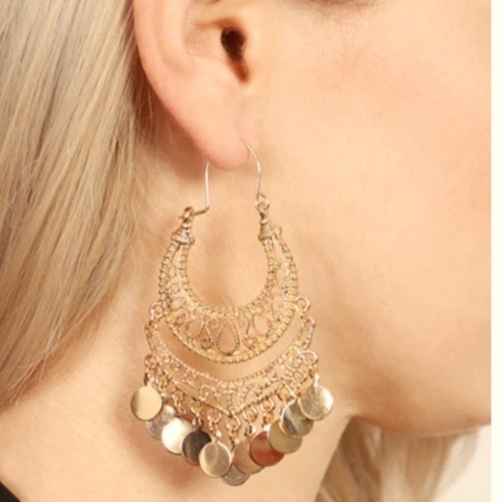 Y2K Vintage Gold
Chandelier Dangle Earrings $98